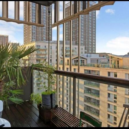 Large One Bedroom Apartment With Balcony London Exterior photo